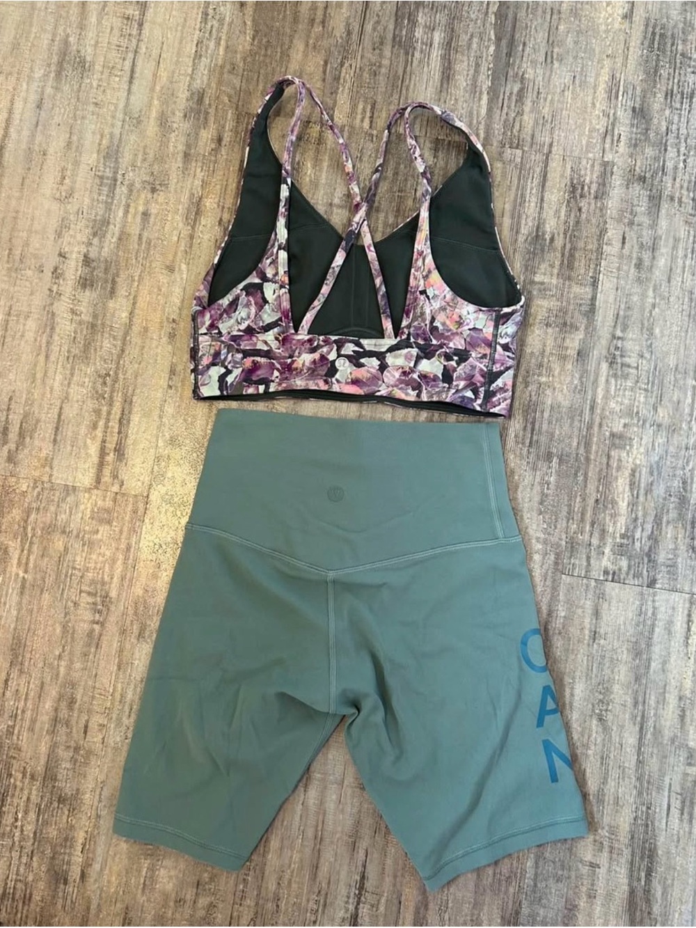 Lululemon workout set - Picture 2 of 3
